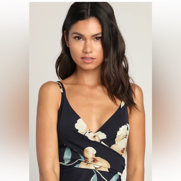 NWT Lulu’s Draw You Close Navy Blue Floral Sleeveless Surplice Midi Dress - Picture 3 of 7